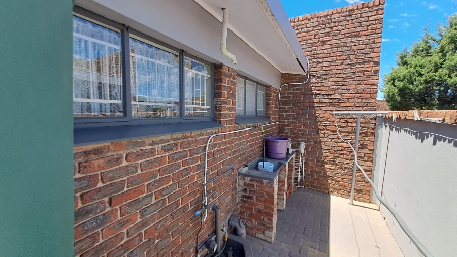 2 Bedroom Property for Sale in Pellissier Free State